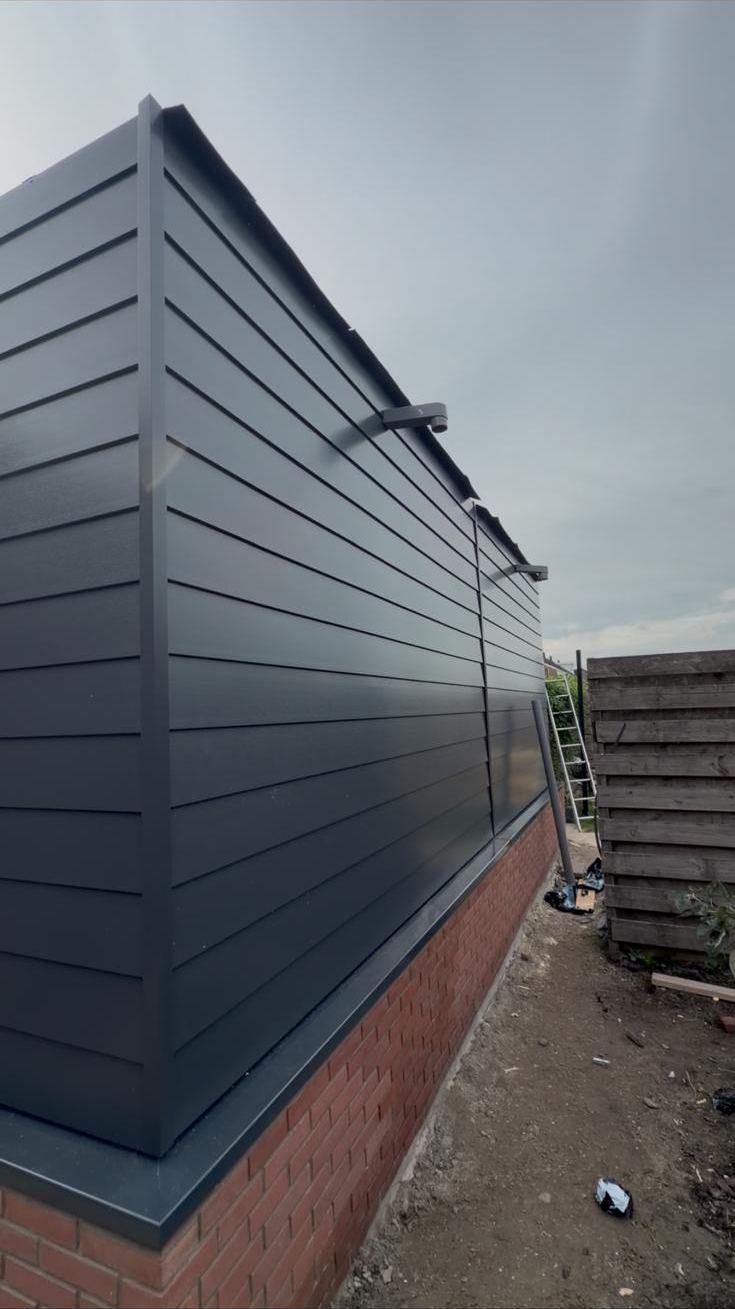 Zijkant van de garage