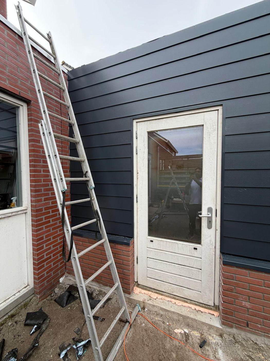 Loopdeur in de nieuwe gevel