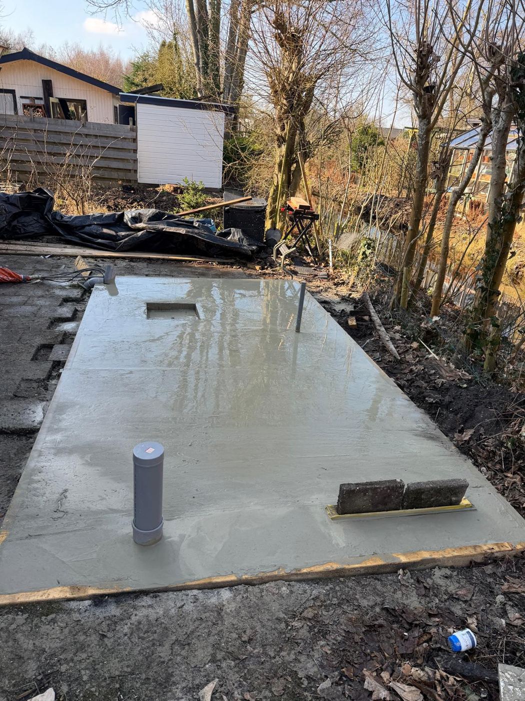 Gestorte betonvloer met afvoer