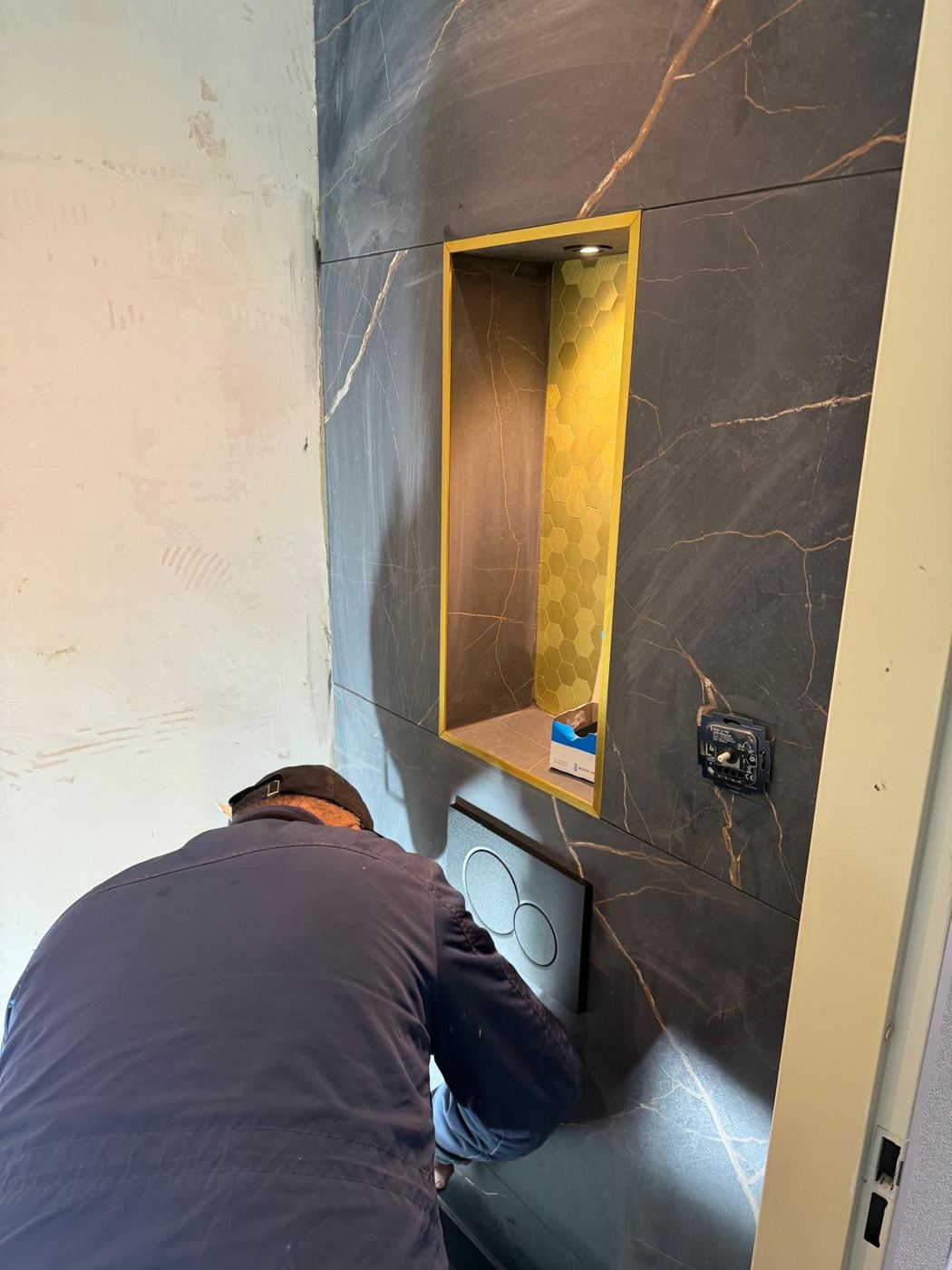 Ahmet aan het werk